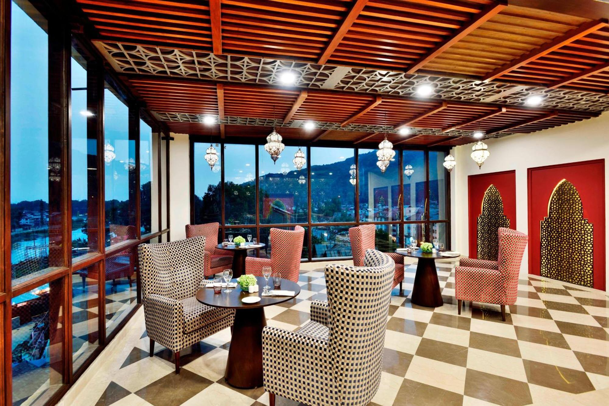 Four Points By Sheraton Srinagar Extérieur photo